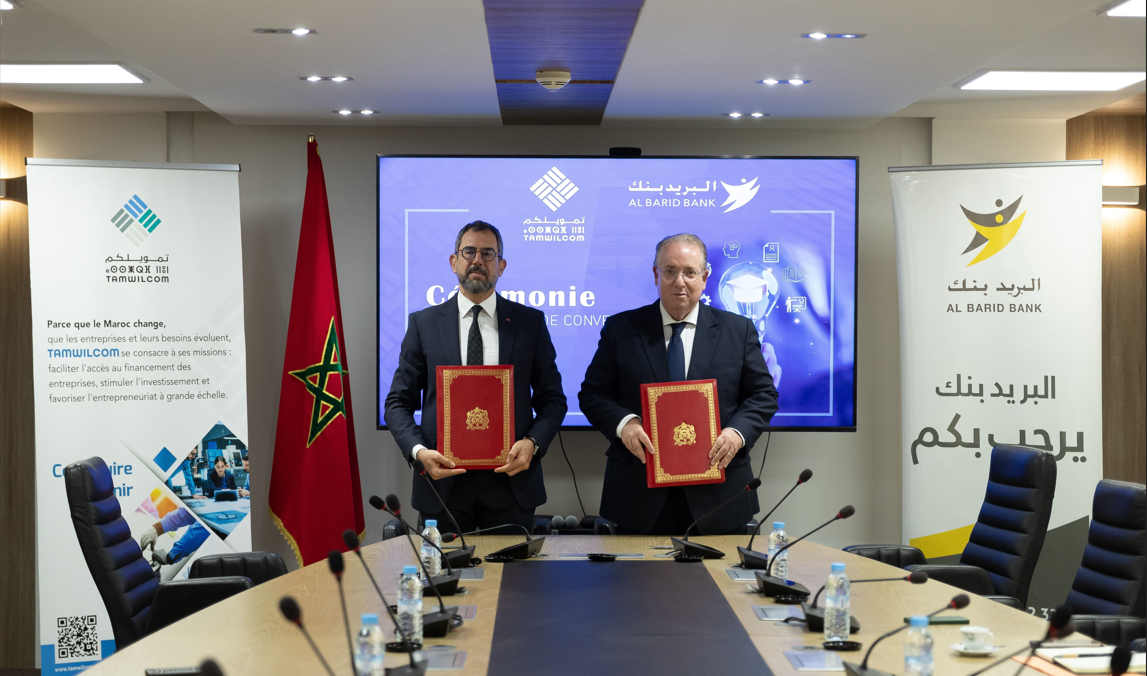 Convention de coopération entre Al Barid Bank et TAMWILCOM pour promouvoir l’accès des étudiants au financement